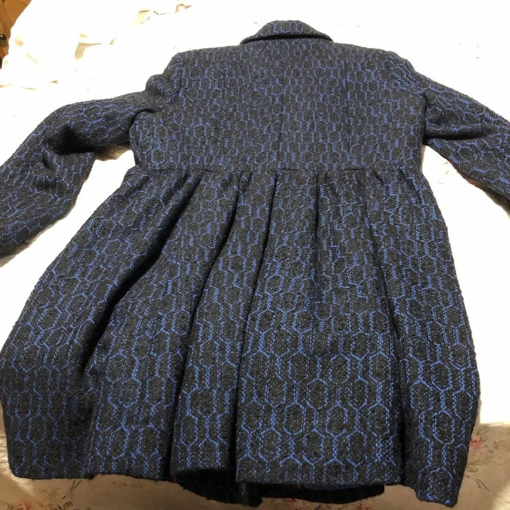 Women’s cool weather coat - Picture 3 of 11